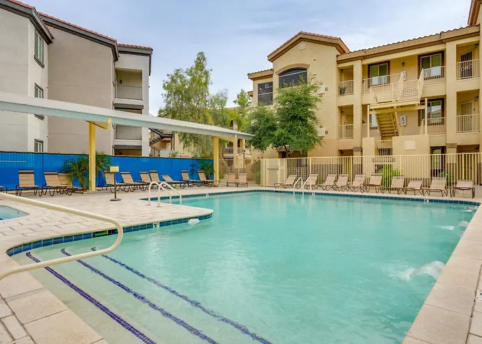 2 Resort-style Pools! Near Market Place Holiday home
